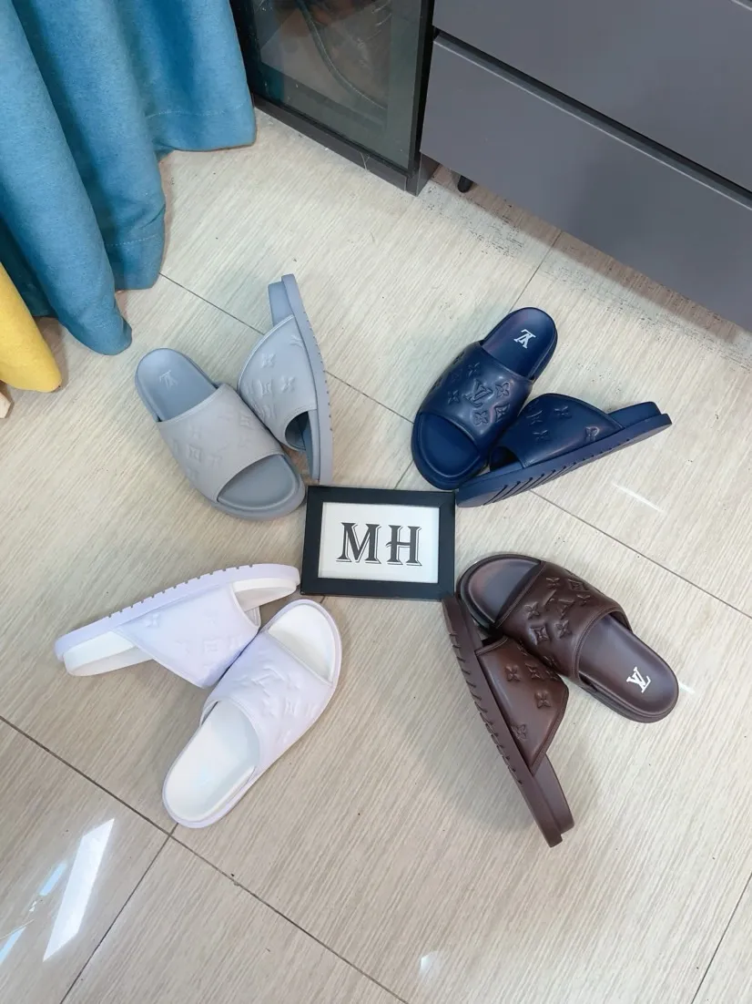 Men's shoes 💰360🌹🌹 (lv-Louis Vuitton) new men's sandals, high-end boutique, exquisite embossed logo decoration on the upper, fine workmanship, super soft soles, casual, loose and comfortable, a must-have in summer! \nsize：38-44